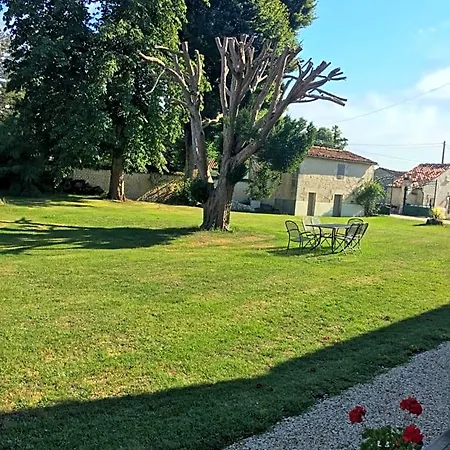 Logis De L'arceau Bed & Breakfast 3*