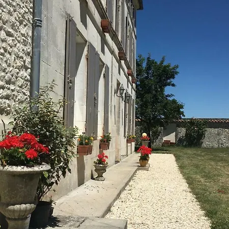 Couette-café Logis De L'arceau 3*